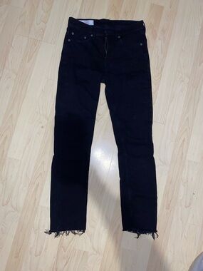 GAP Mid-Rise Vintage Slim Black Jeans with Raw Hem